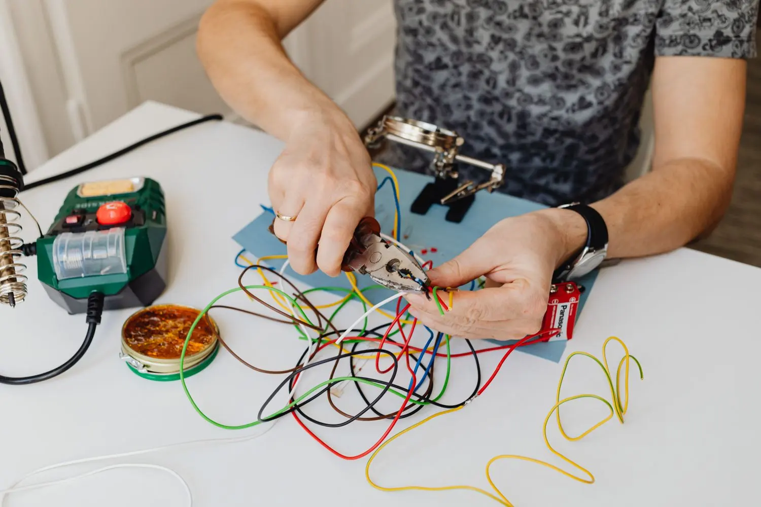 Preparing cable by hand