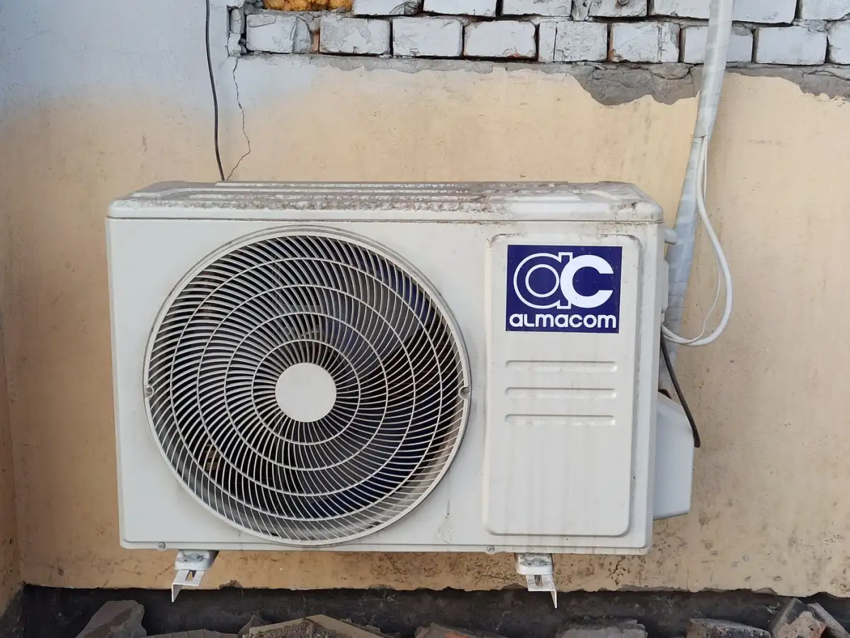 The fan and shroud of an outdoor unit
